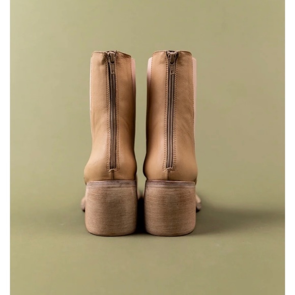 Free People Essential Chelsea Boots in antique white - Picture 3 of 6